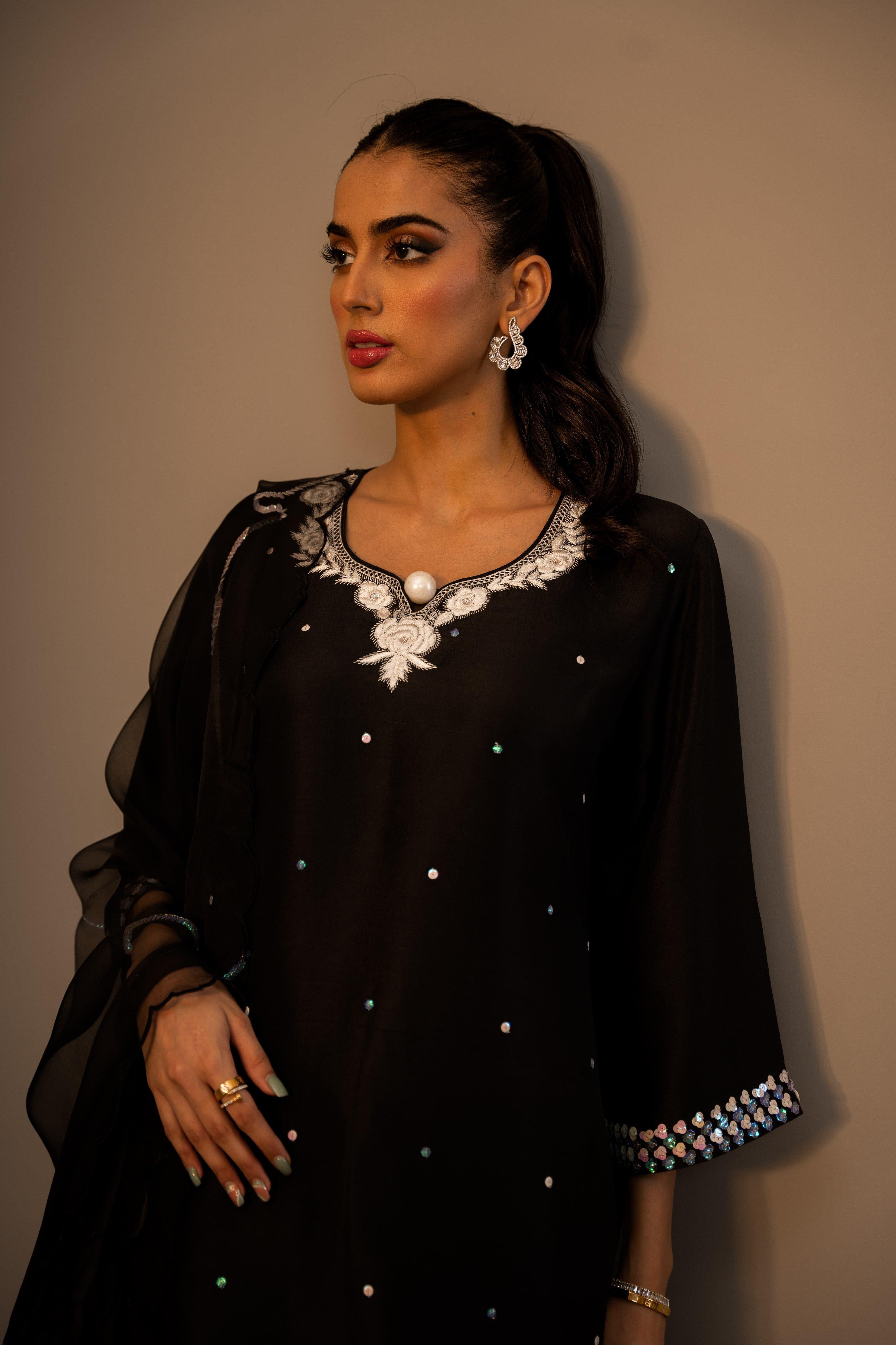 Black KHANUM Black KHANUM